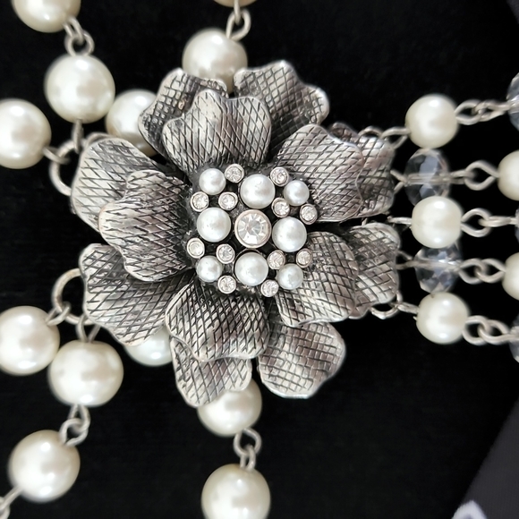 NWT Pearl and Silver Elegance Necklace - Picture 3 of 8